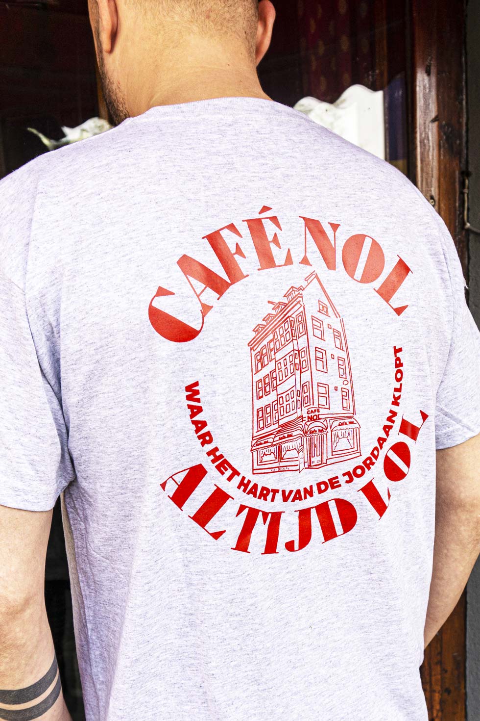 Heren T-Shirt - Grijs logo achterzijde - Cafe Nol